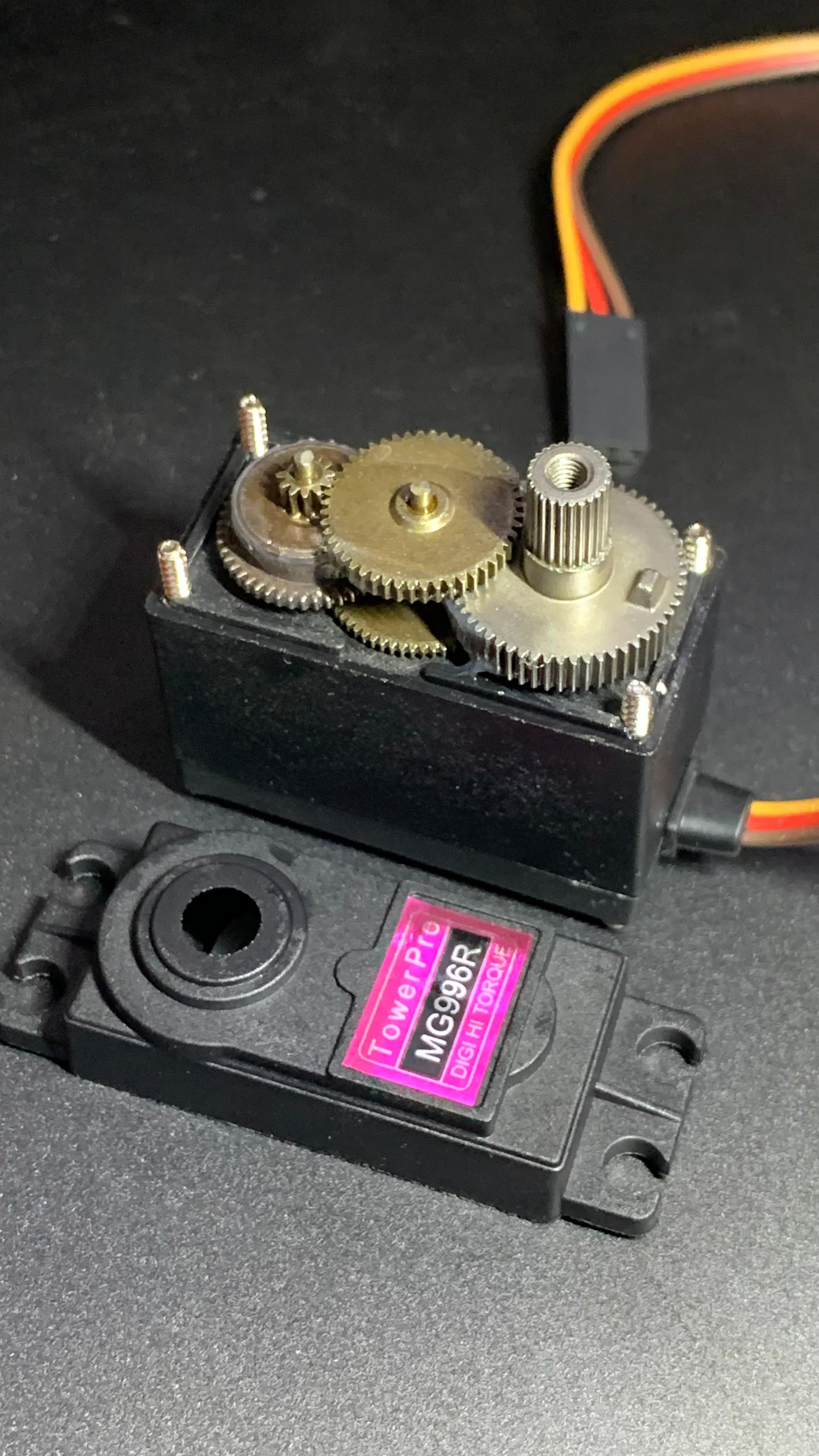 TowerPro MG 996R