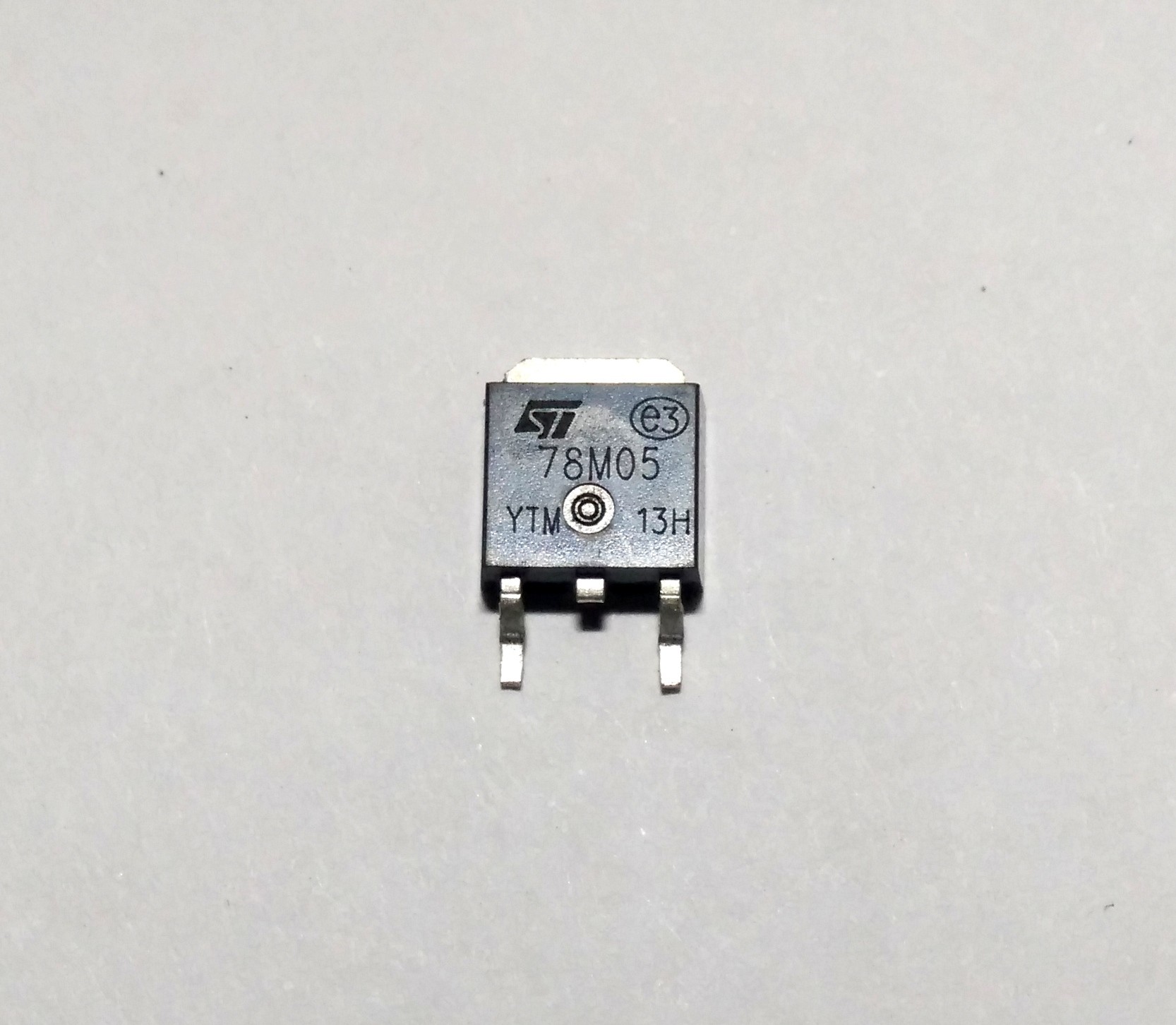 L78M05 TO252 SMD 7805