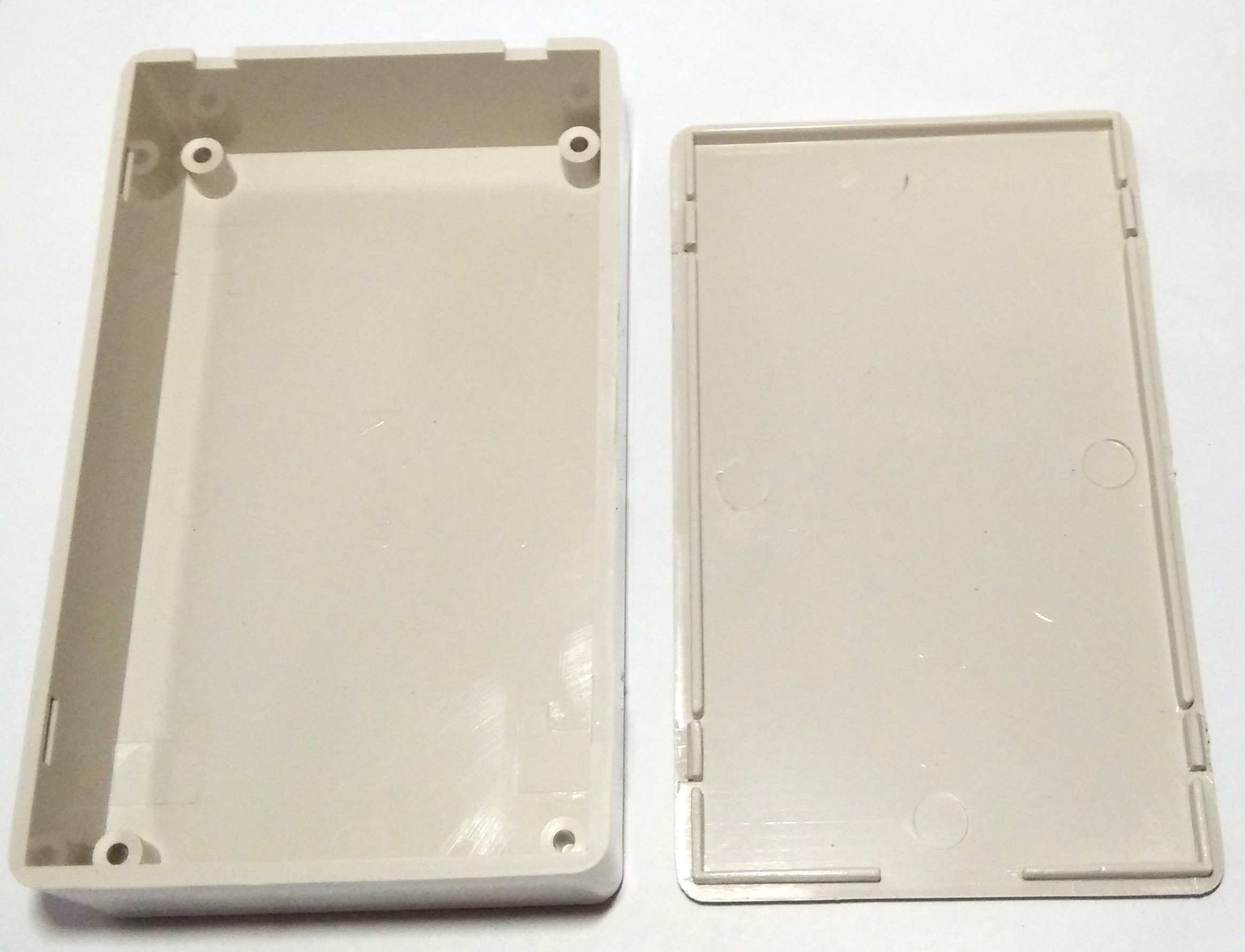 Box Plastik Putih 100x60x25mm