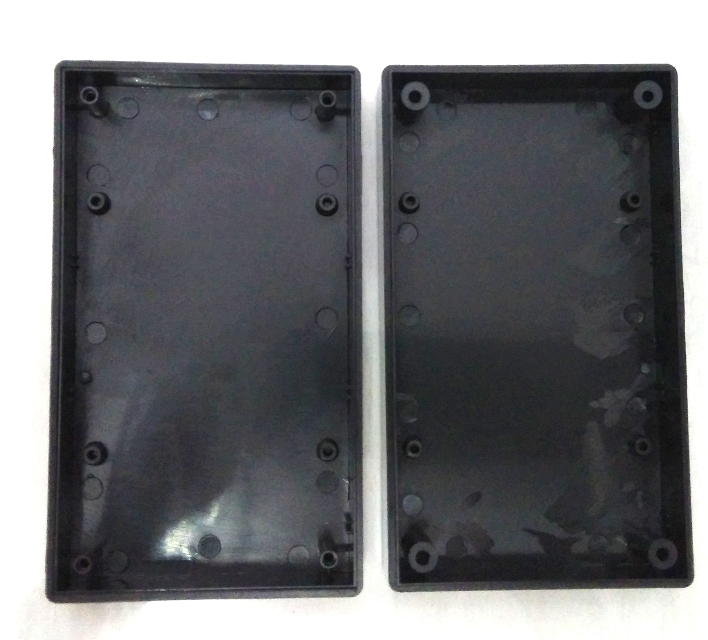 Box Plastik HItam 140x82x38mm