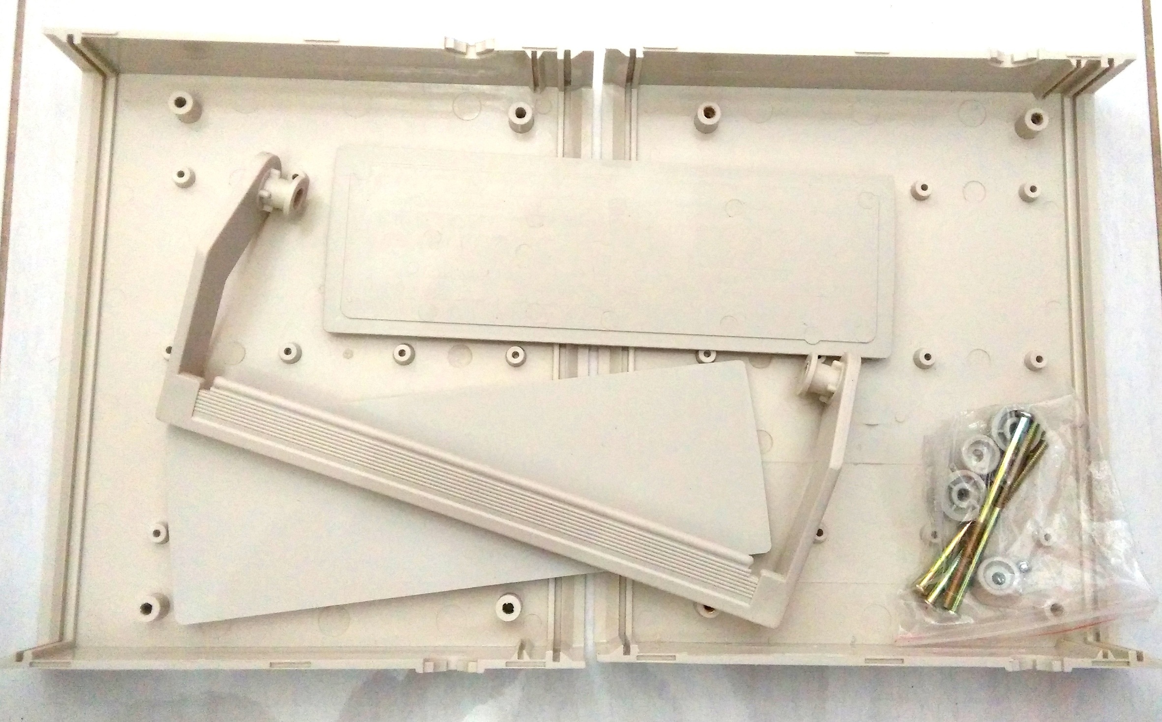 Box Plastik Putih 200x 175x70mm