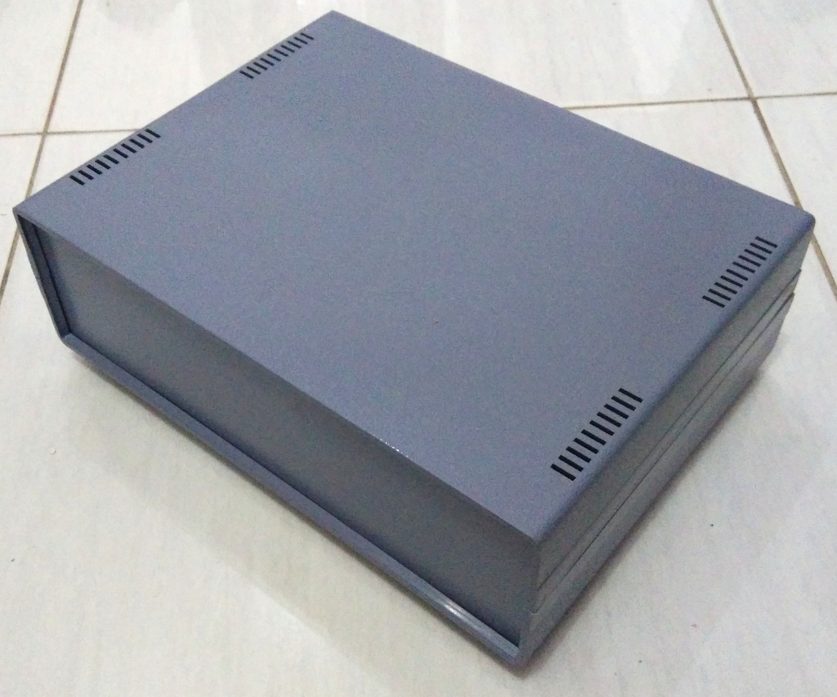 Box Plastik Abu-abu 255x 200x80mm