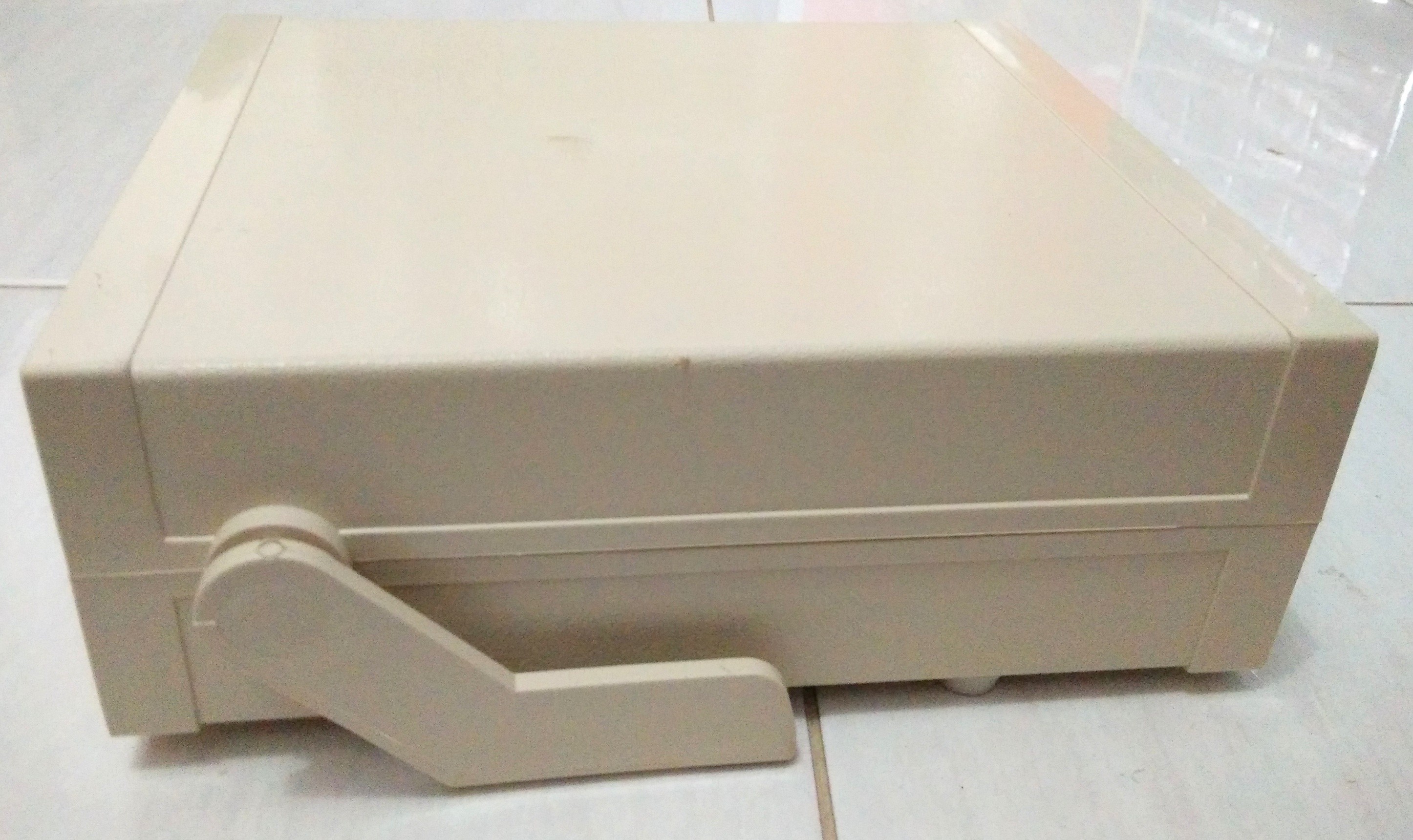Box Plastik Putih 231x210x80mm